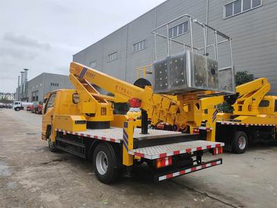 登高車、25慶鈴高空作業車、國六直臂高空作業車與清洗吸污車 現代城市作業的多功能利器