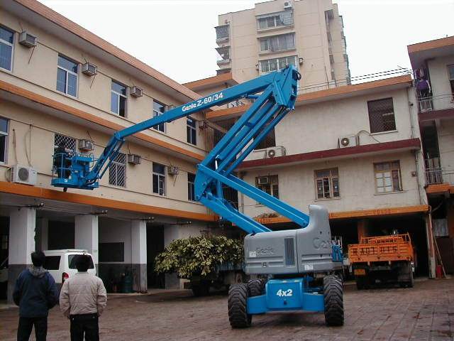 高空作業車與救護車 兩種特殊車輛在公共服務中的角色