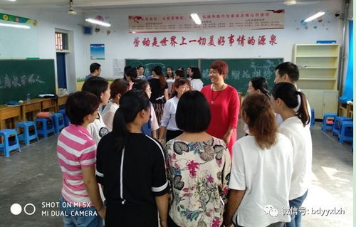 保定市應(yīng)用心理學(xué)會(huì)舉辦心理健康輔導(dǎo)員服務(wù)社會(huì)公益活動(dòng)，提供專業(yè)健康咨詢服務(wù)
